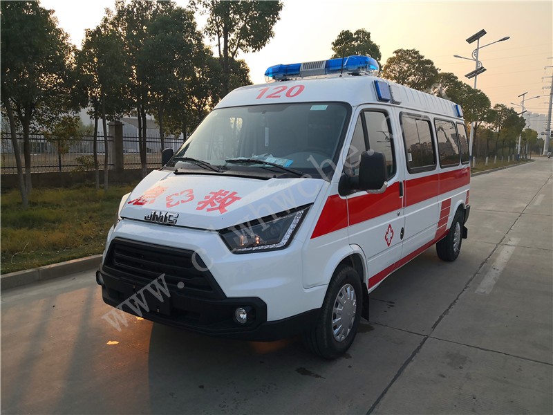江鈴特順長軸中頂監(jiān)護(hù)型救護(hù)車