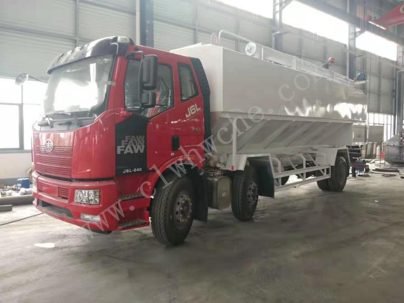 解放J6小三軸30方散裝飼料運輸車