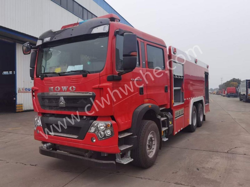 重汽豪沃12噸水罐消防車(chē)
