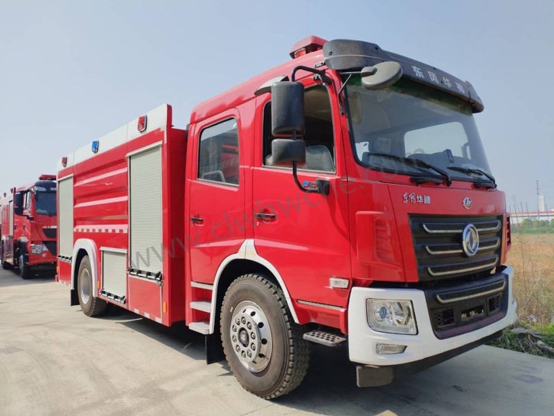 東風(fēng)華神8噸水罐消防車(chē)