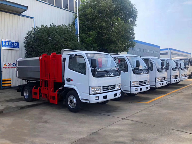 東風多利卡掛桶垃圾車