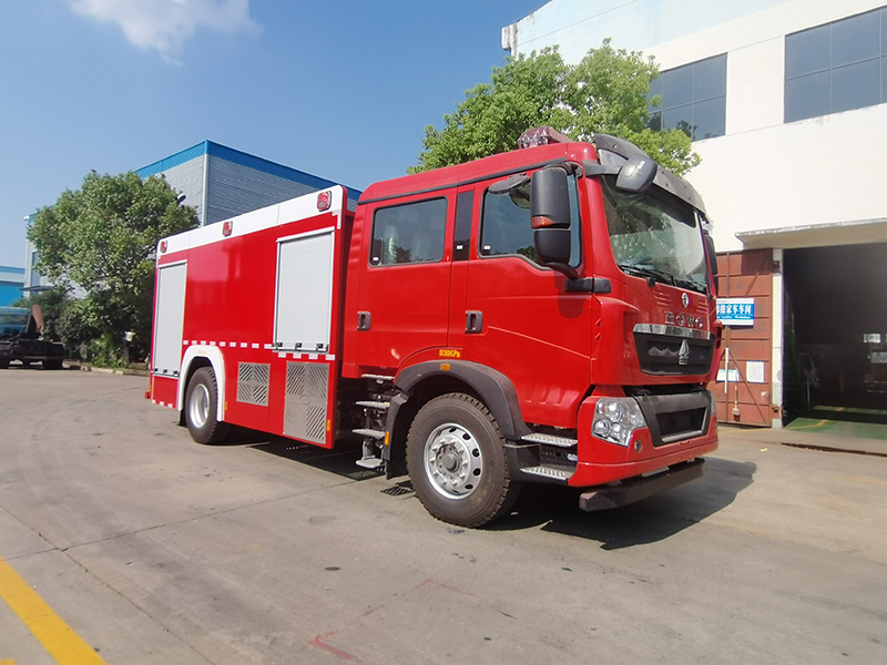 重汽豪沃（國六）8噸水罐消防車