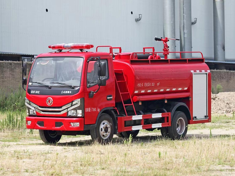 東風小多利卡3.5噸消防灑水車