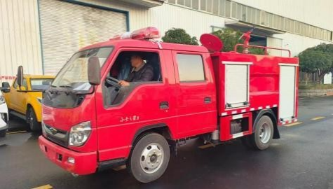 CLW5040GPSADY型福田2噸多功能消防灑水車